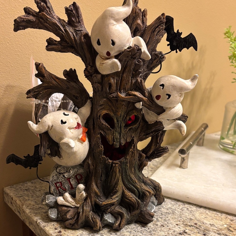 Scary Tree Light Up